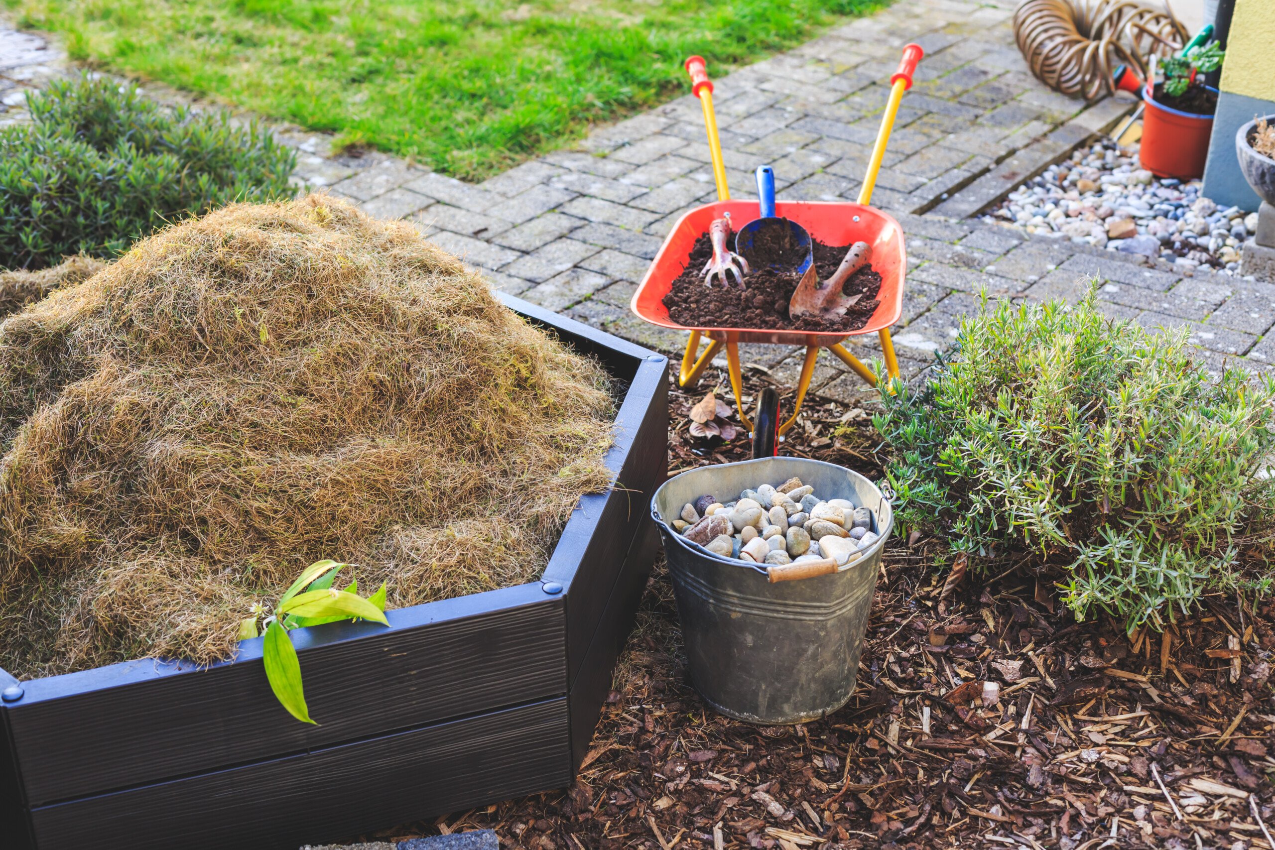 15 Different Types of Garden Mulches & Where to Use Them