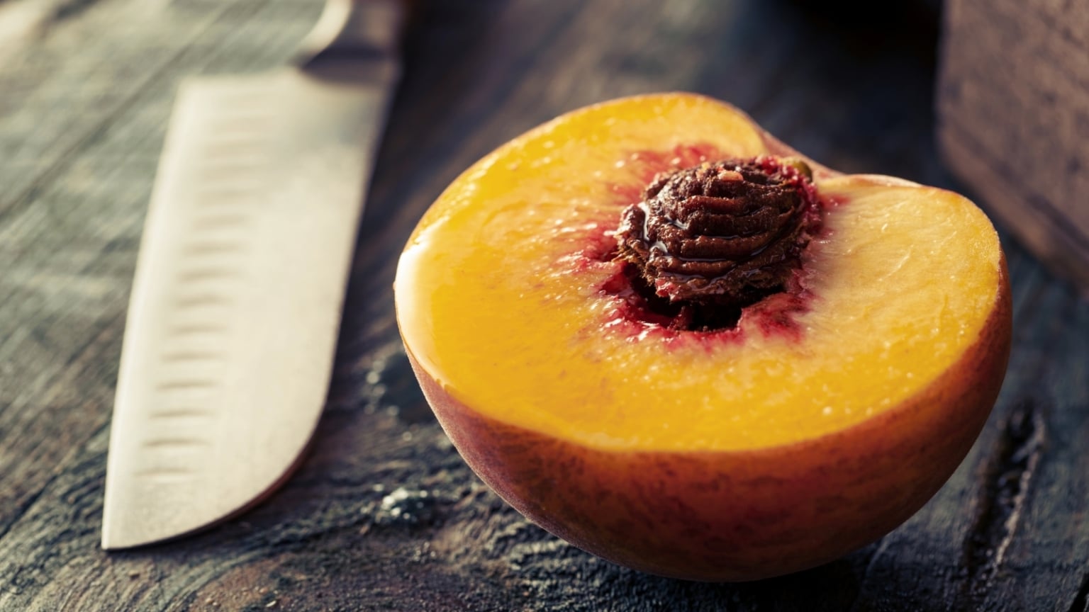 What’s the Difference Between Freestone and Clingstone Peaches? What is the best clingstone peach variety