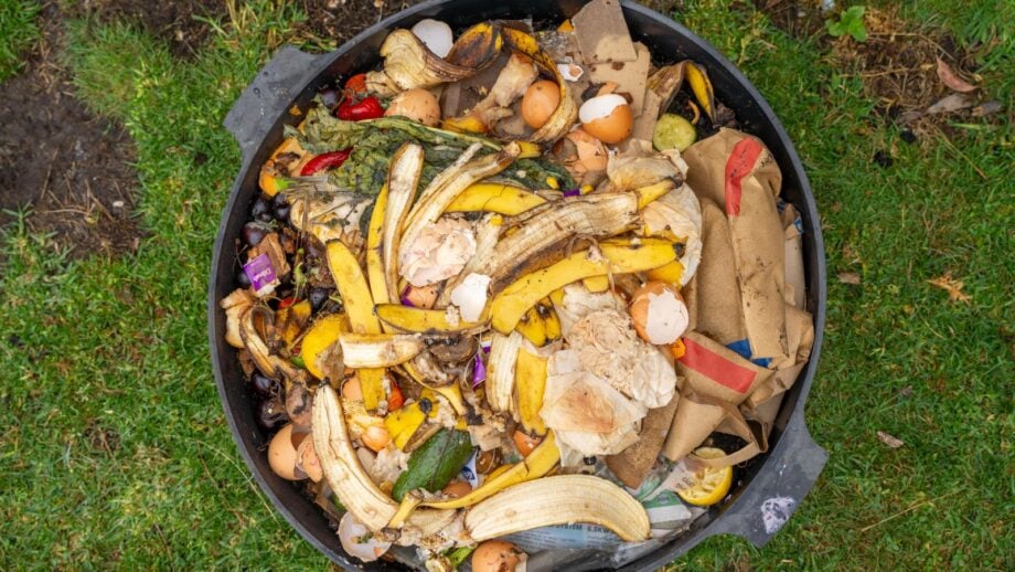 Round Compost The Low-Hassle Compost Method for Lazy Gardeners